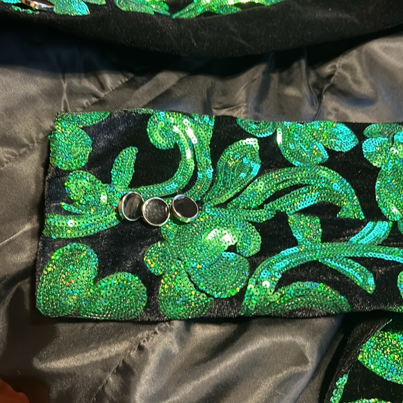 Velvet and sequined tuxedo jacket. Mens small. Fully lined - Picture 6 of 9